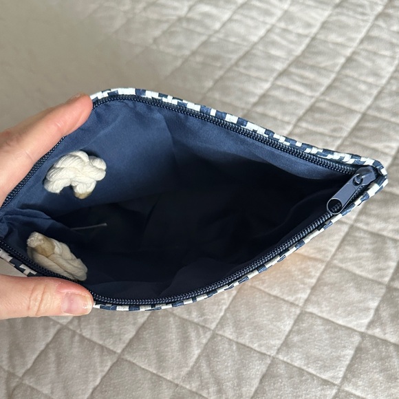 Chevron Pattern Clutch with Rope Handle - Picture 4 of 5